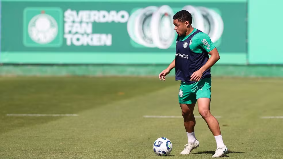 Vitor Roque se reapresenta no Palmeiras — Foto: Cesar Greco / Palmeiras