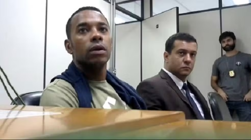 Robinho na audiência de custódia na Polícia Federal, em Santos — Foto: Reprodução